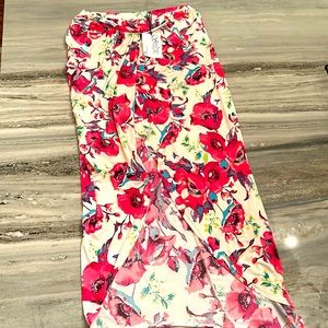 Sexy Hawaiian maxi flower skirt sz M. New with tags! Slit up the side! 🔥